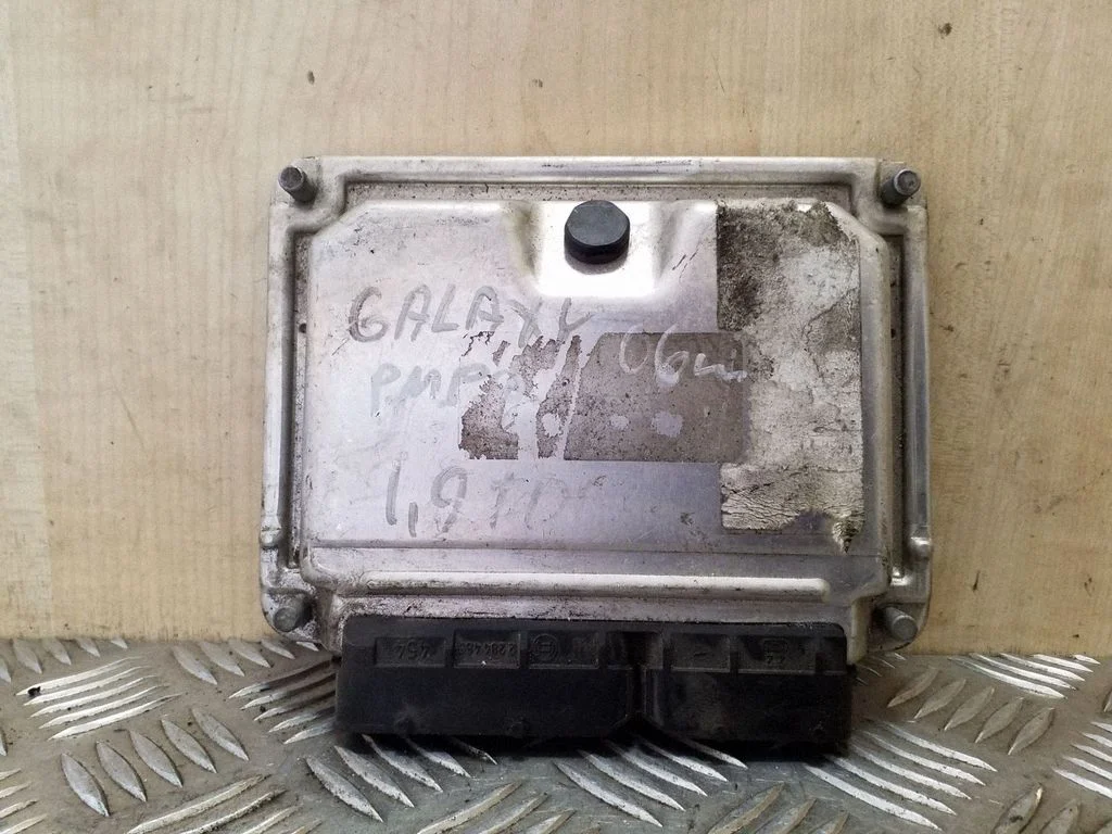 Variklio valdymo blokas
