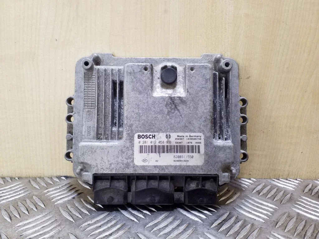 Dzinēja vadības bloks 8200311550