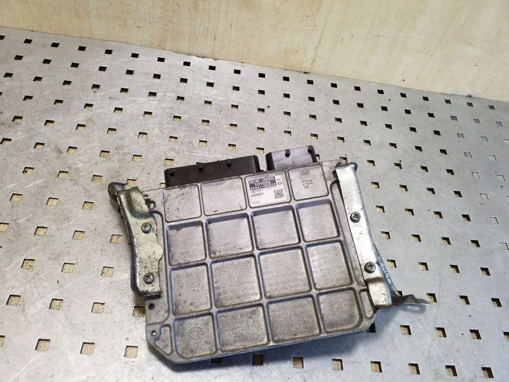 Engine control unit/module 8966105D12