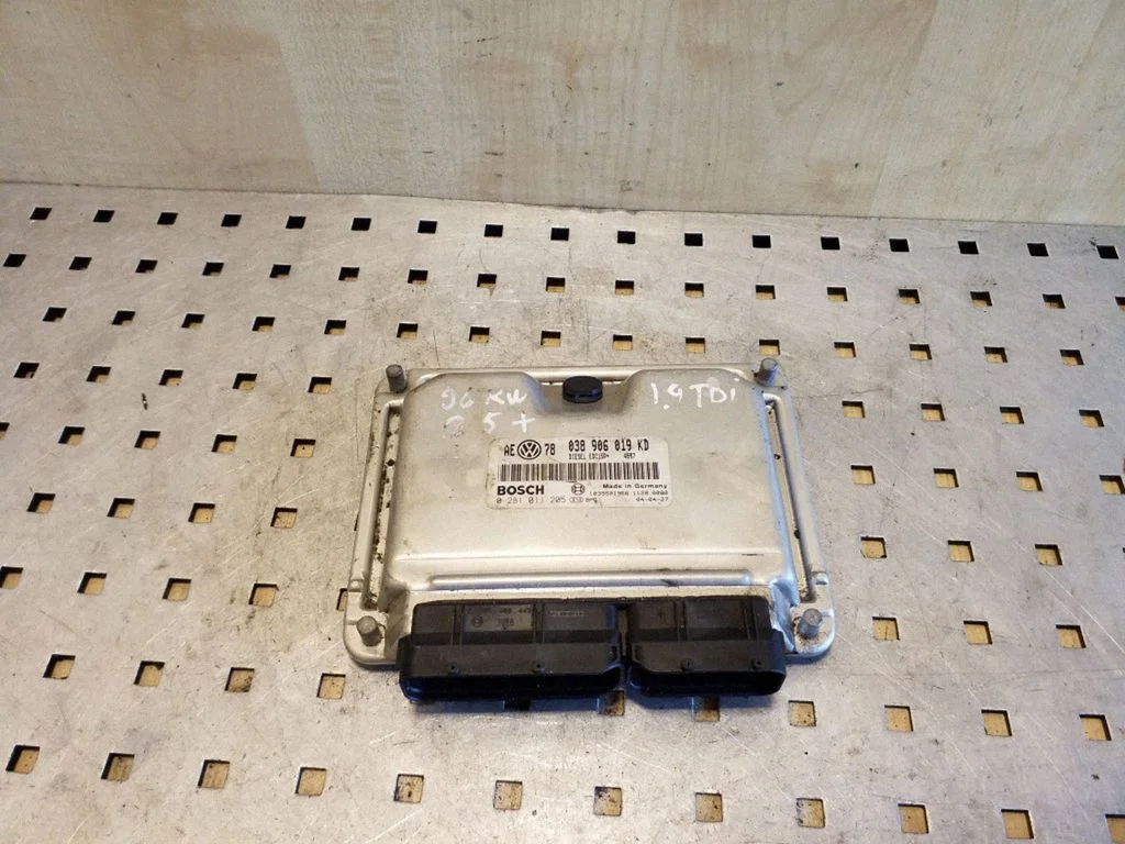Dzinēja vadības bloks – Volkswagen Passat B5.5 (2001-2005)