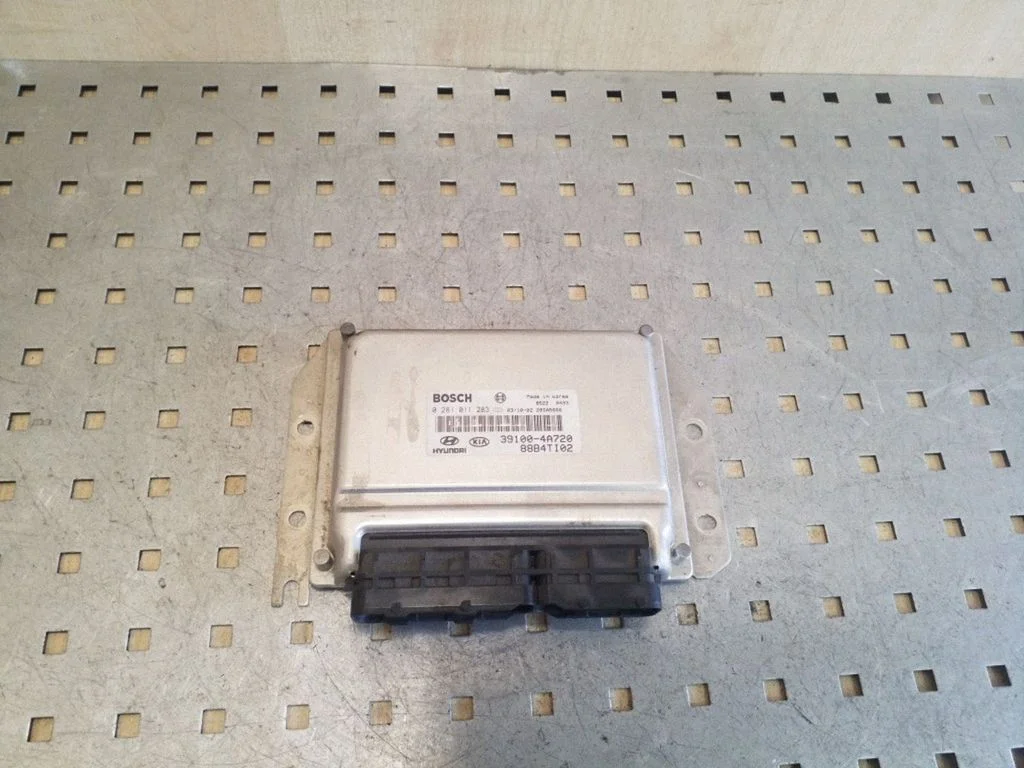 Engine control unit/module 391004A720