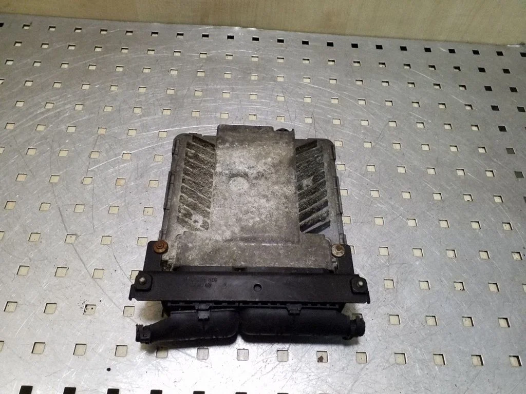 Mootori juhtplokk 03G906018CE