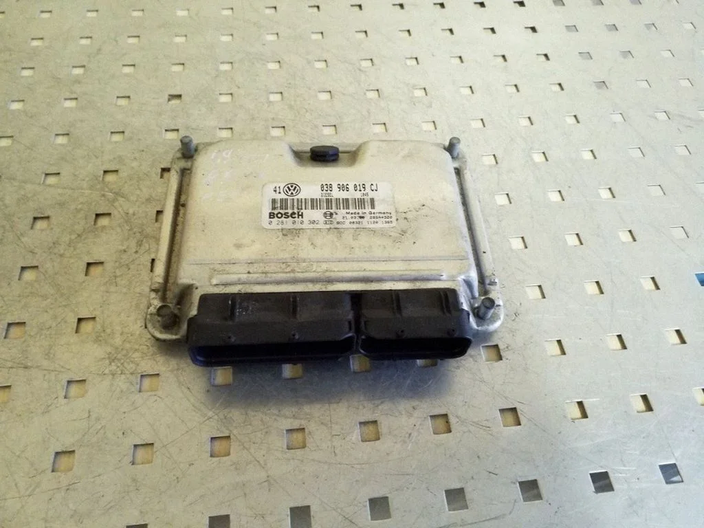 Dzinēja vadības bloks 038906019CJ