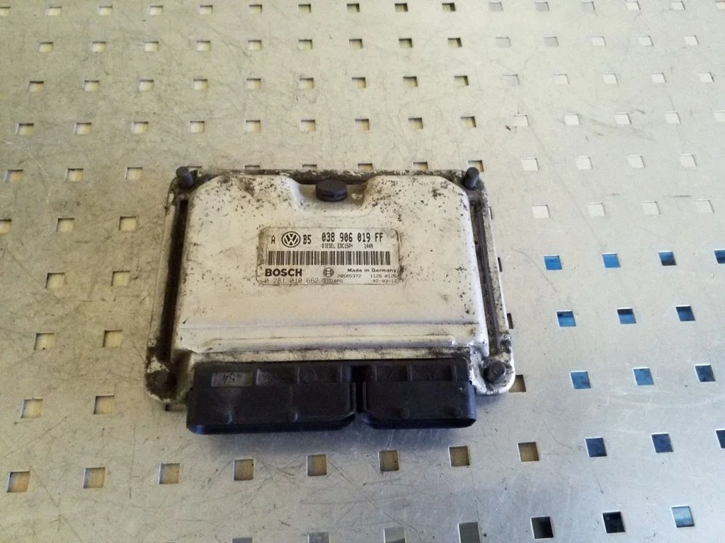 Dzinēja vadības bloks 038906019FF