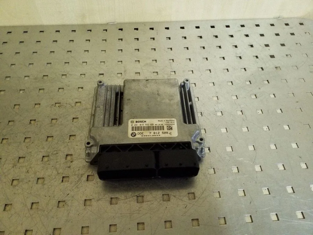 Dzinēja vadības bloks 0281015552