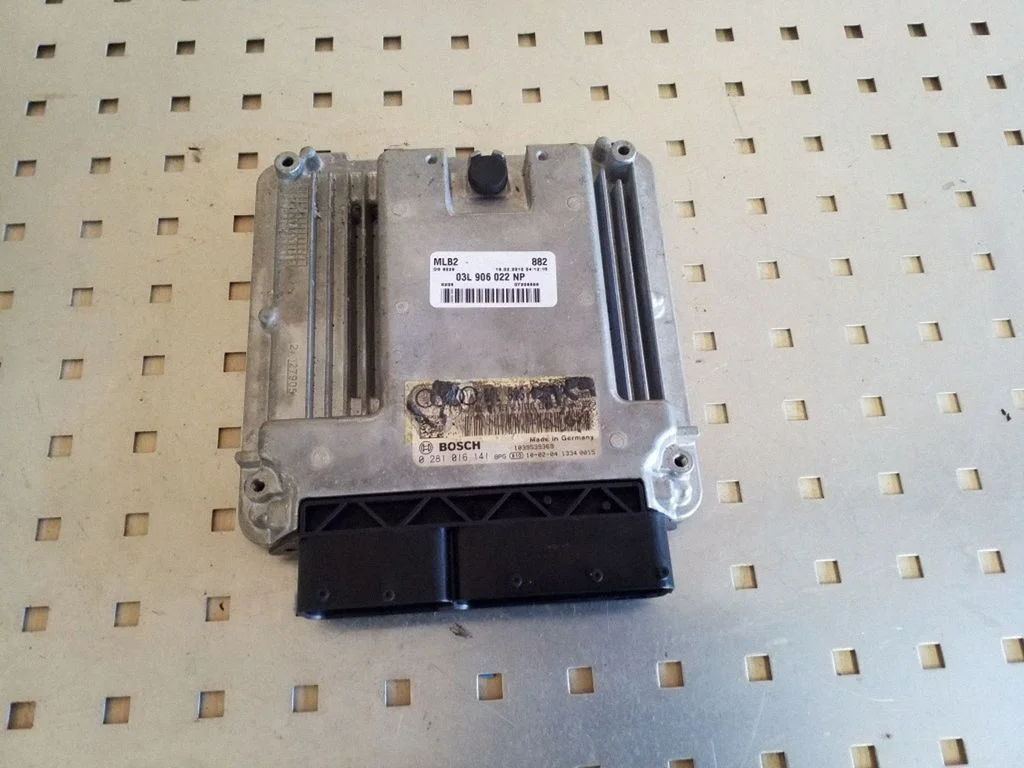 Dzinēja vadības bloks 03L906022NP