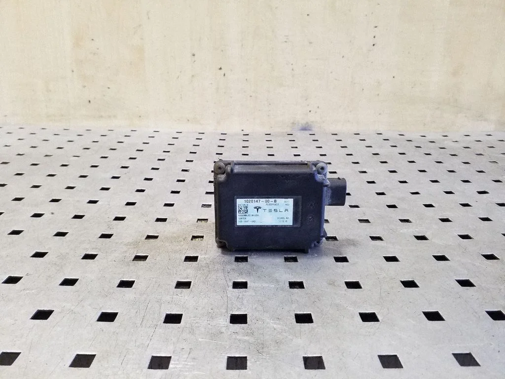 Other control units/modules 102014700B