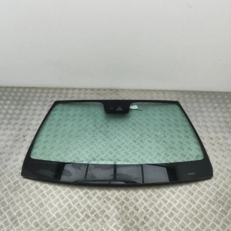 Priekšējais stikls A2136702503