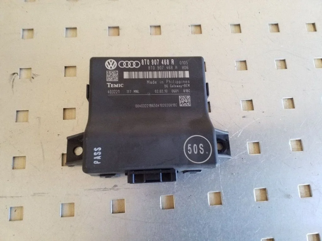 Citi vadības bloki/moduļi 8T0907468R