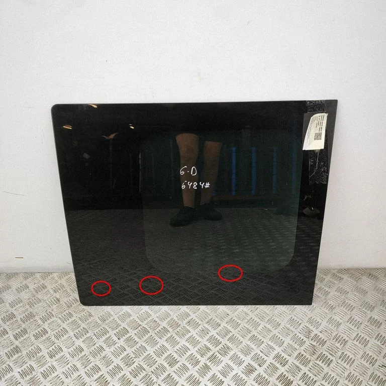 Rear side window – right
