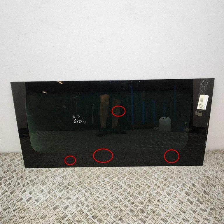 Rear side window – right