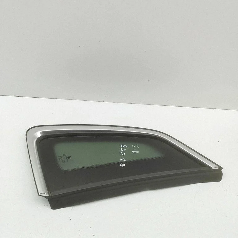 Aizmugurējais sāna virsbūves stikls 5LJ845298C
