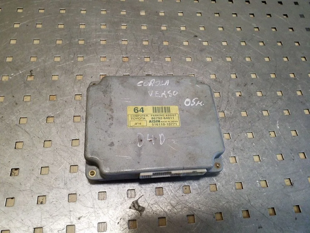 Parkimisandurite (PDC) juhtplokk – Toyota Corolla Verso E121 (2004-2007)