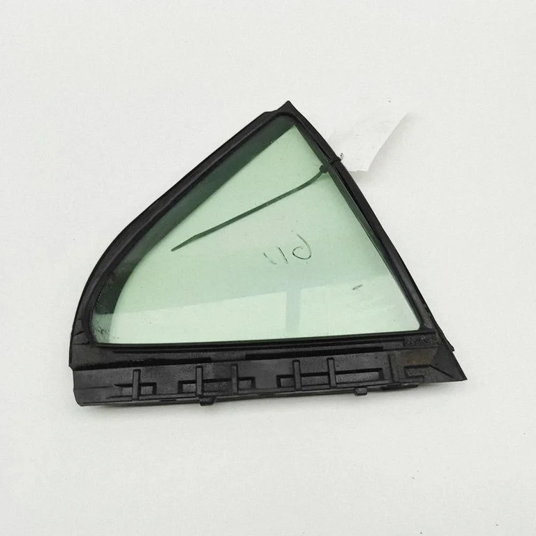Rear side window 6812353110