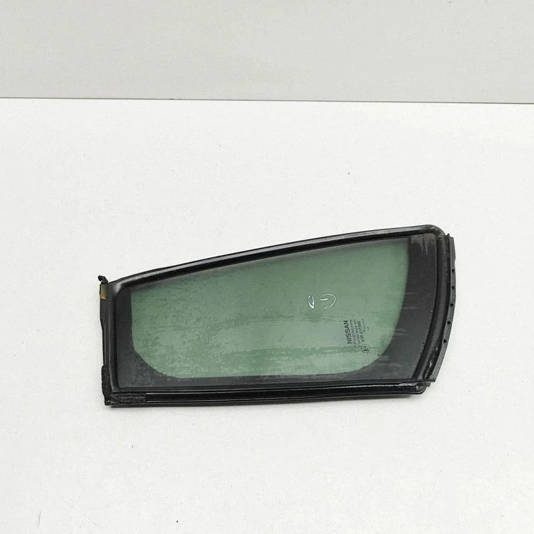 Aizmugurējais sāna virsbūves stikls 43R011595