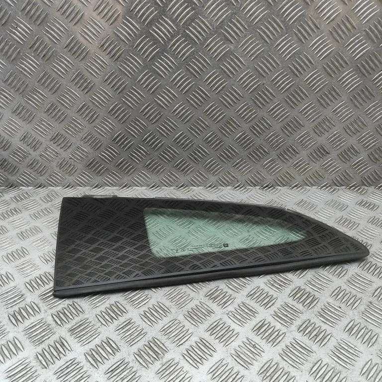 Tagumine kere külgklaas 84250099 – Chevrolet Corvette C7 (2014-2019)
