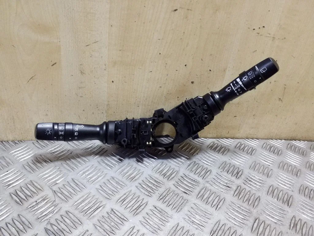 Wiper turn signal indicator stalk/switch