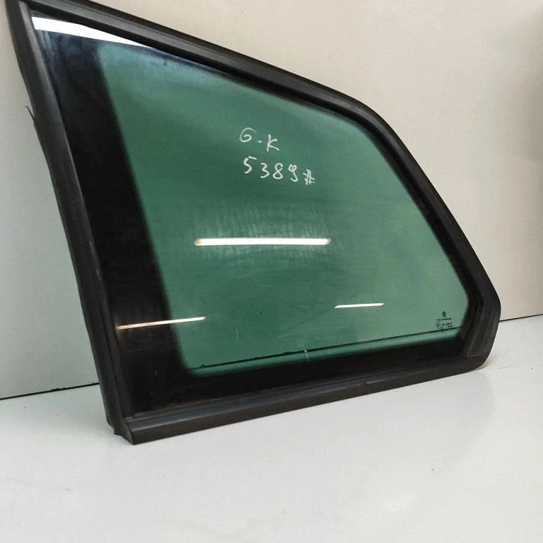 Aizmugurējais sāna virsbūves stikls 5G9845297