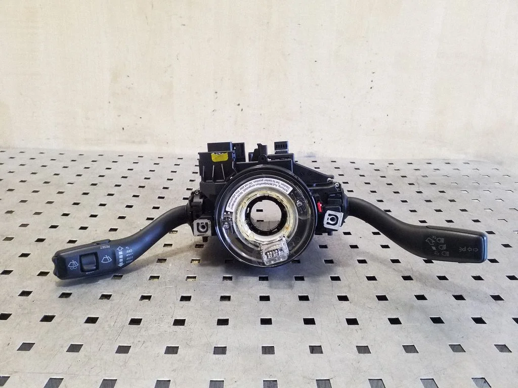 Wiper turn signal indicator stalk/switch 8J0907137Q