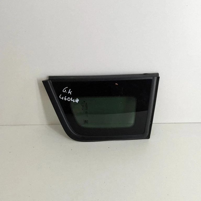 Aizmugurējais sāna virsbūves stikls 43R011595