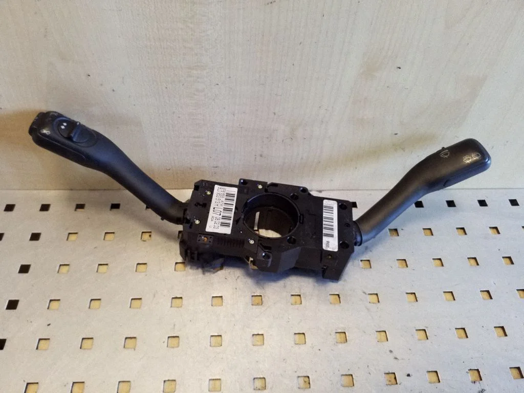 Sviru komplekts 8L0953513H