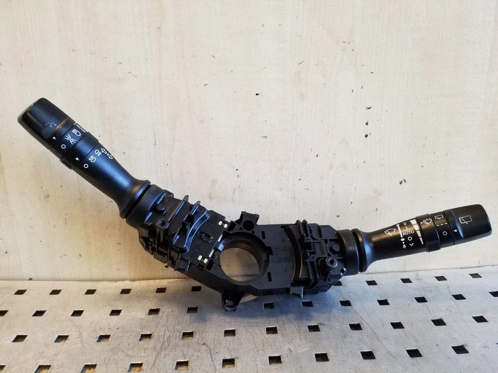 Wiper turn signal indicator stalk/switch