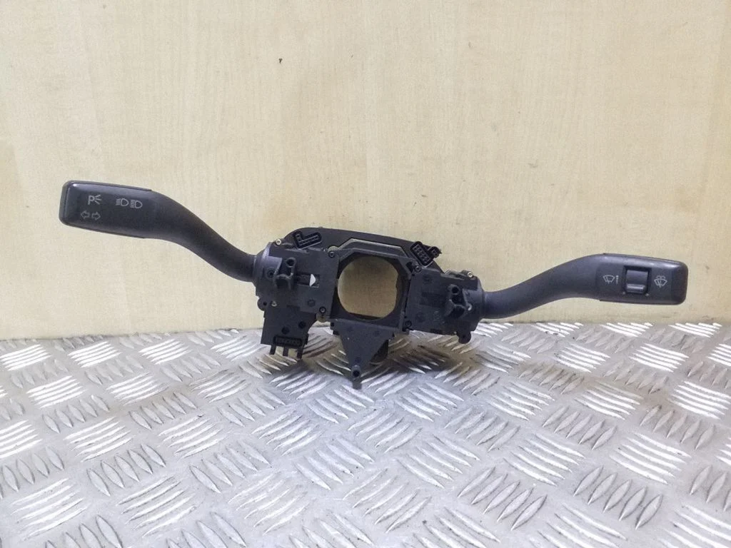 Wiper turn signal indicator stalk/switch 8E0953503