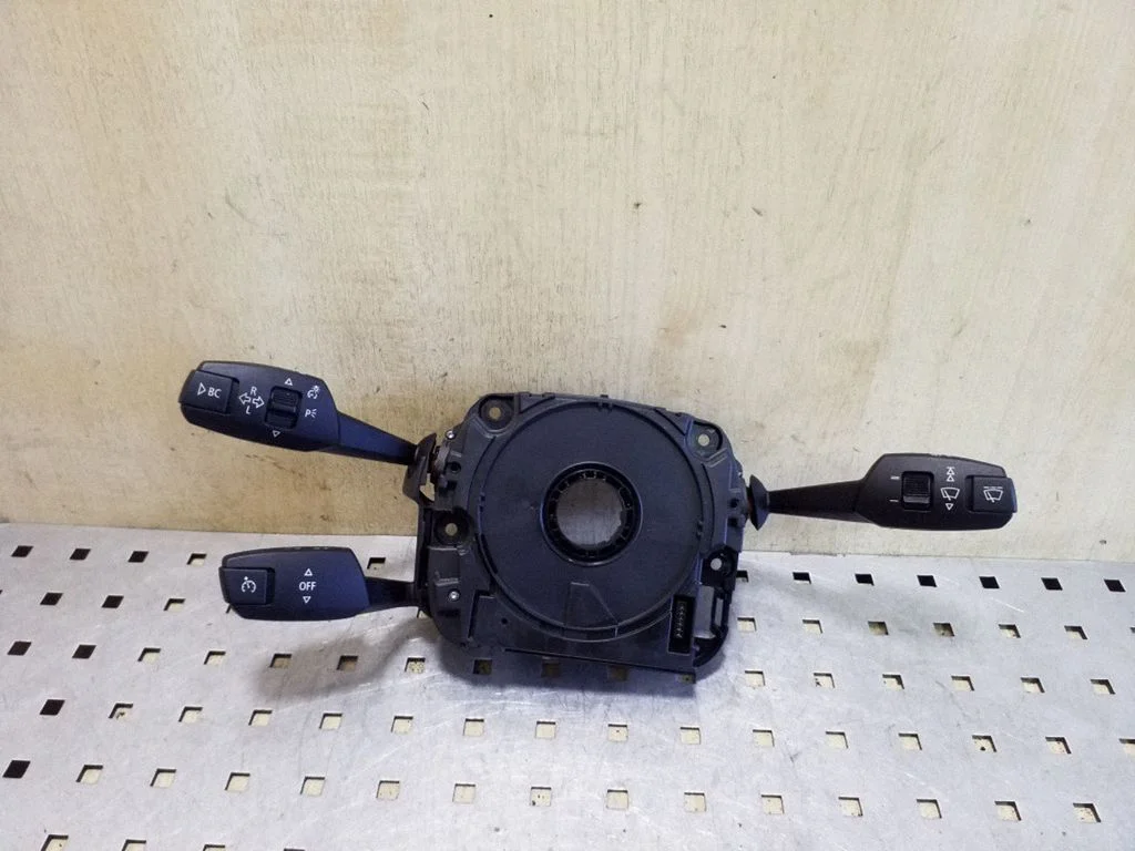 Wiper turn signal indicator stalk/switch 911088201