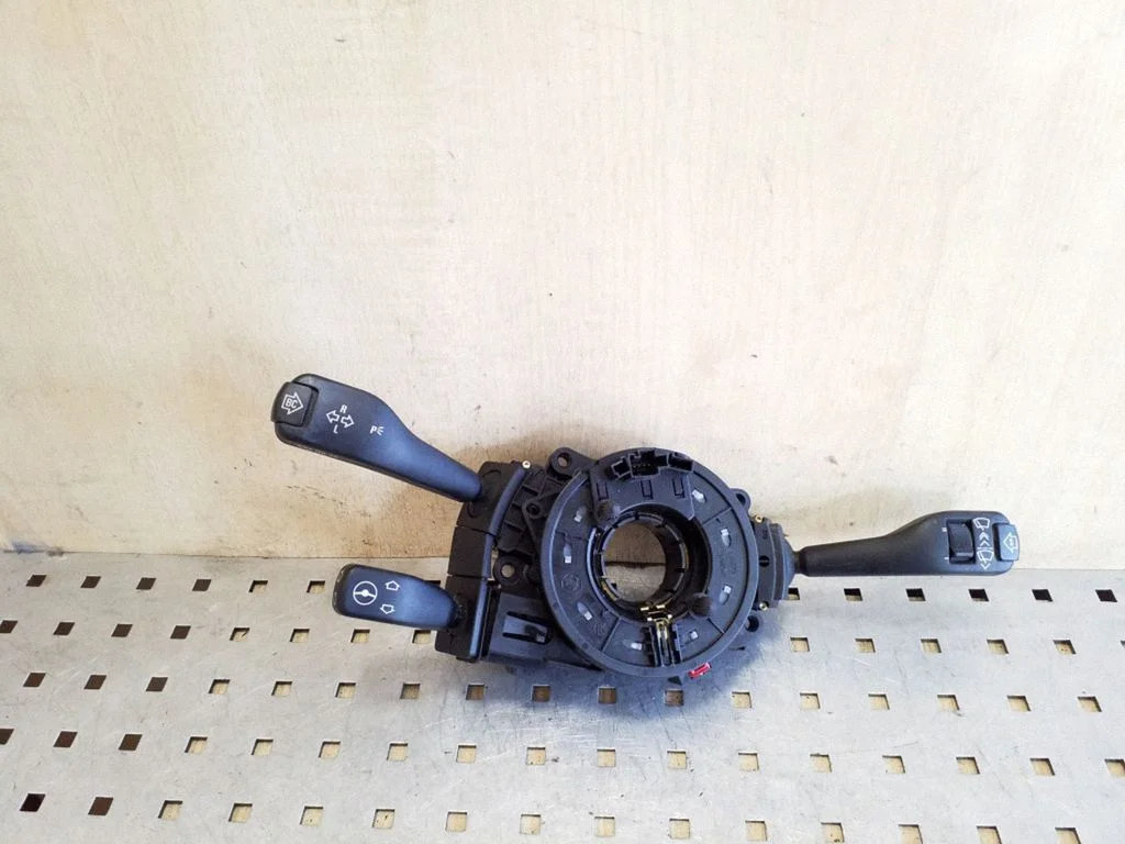 Wiper turn signal indicator stalk/switch 61318375398
