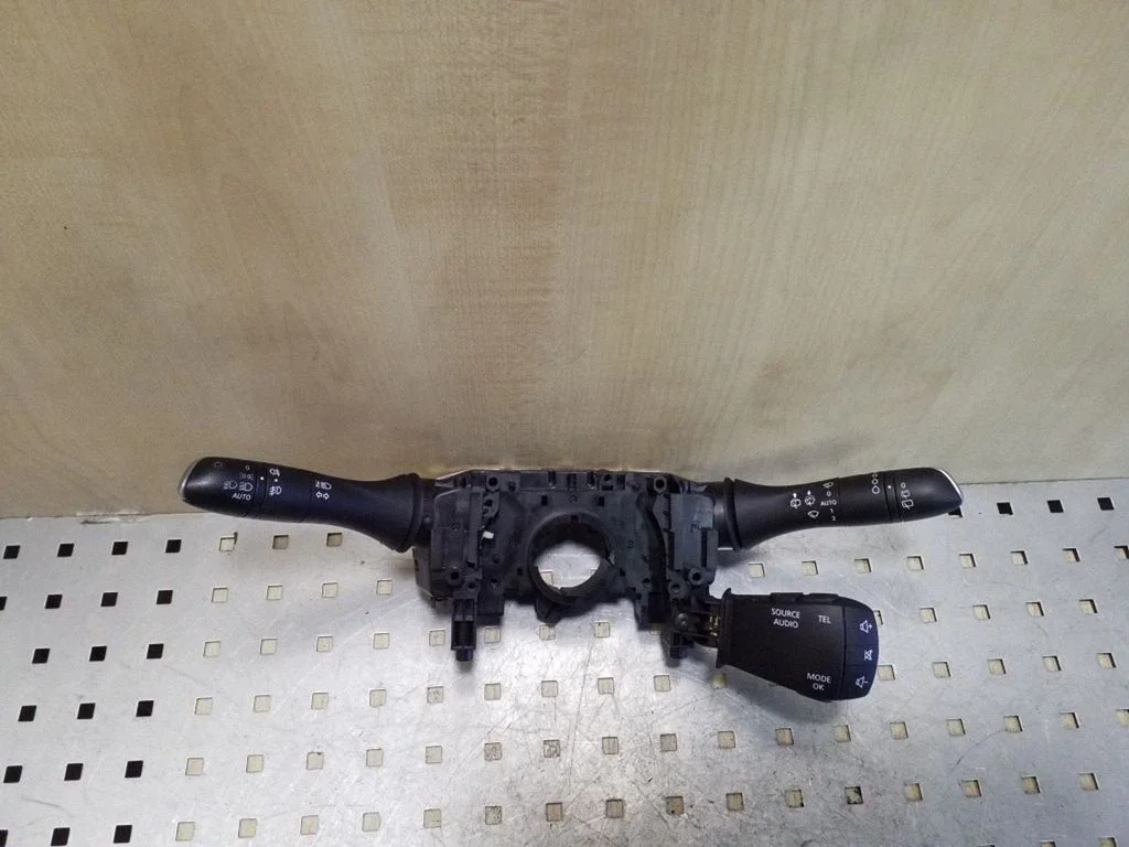 Wiper turn signal indicator stalk/switch 255678341R