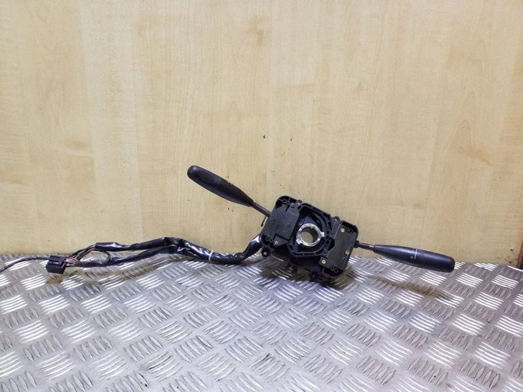 Wiper turn signal indicator stalk/switch