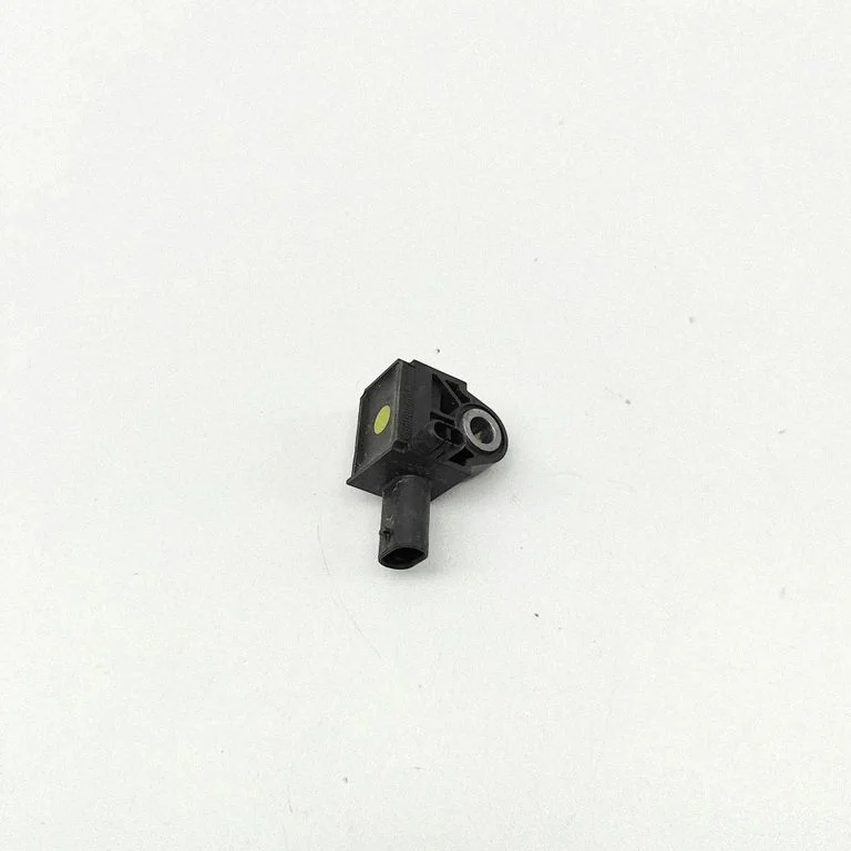 Oro pagalvių smūgio daviklis