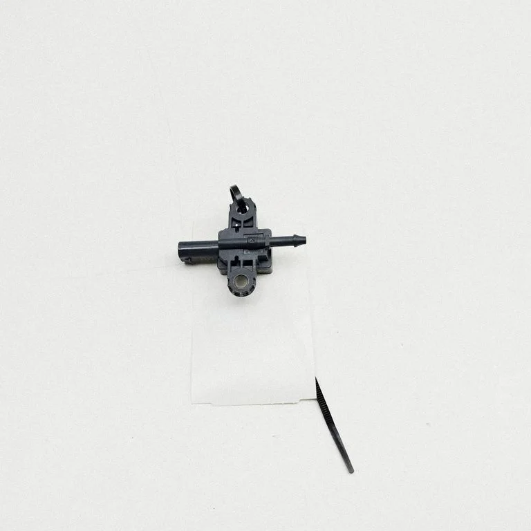 Drošības spilvenu trieciena sensors K8D214B750AC
