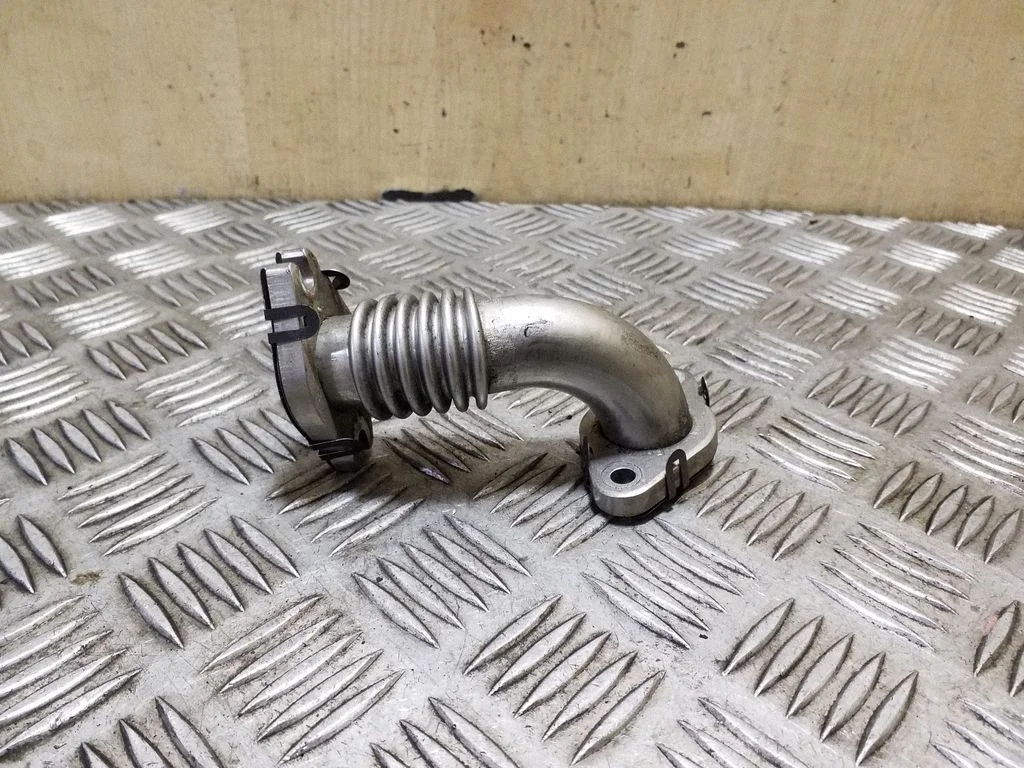 EGR valve line/pipe/hose 84715F01