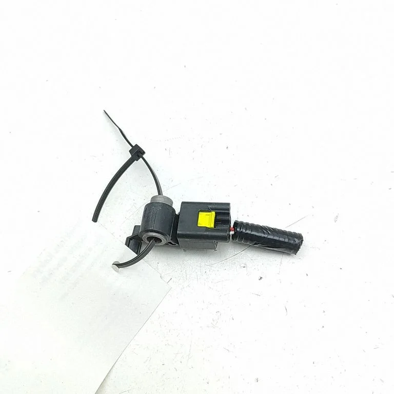 Czujnik zderzeniowy poduszek powietrznych 988305RA0A