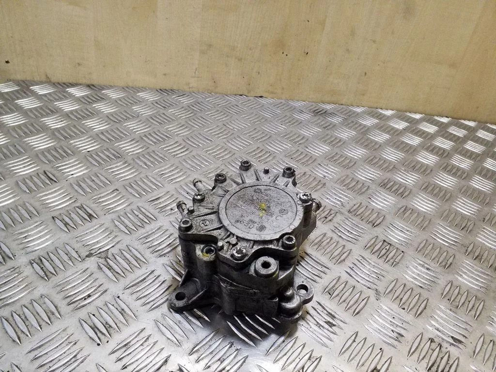 Vaakumpump 03G145209C