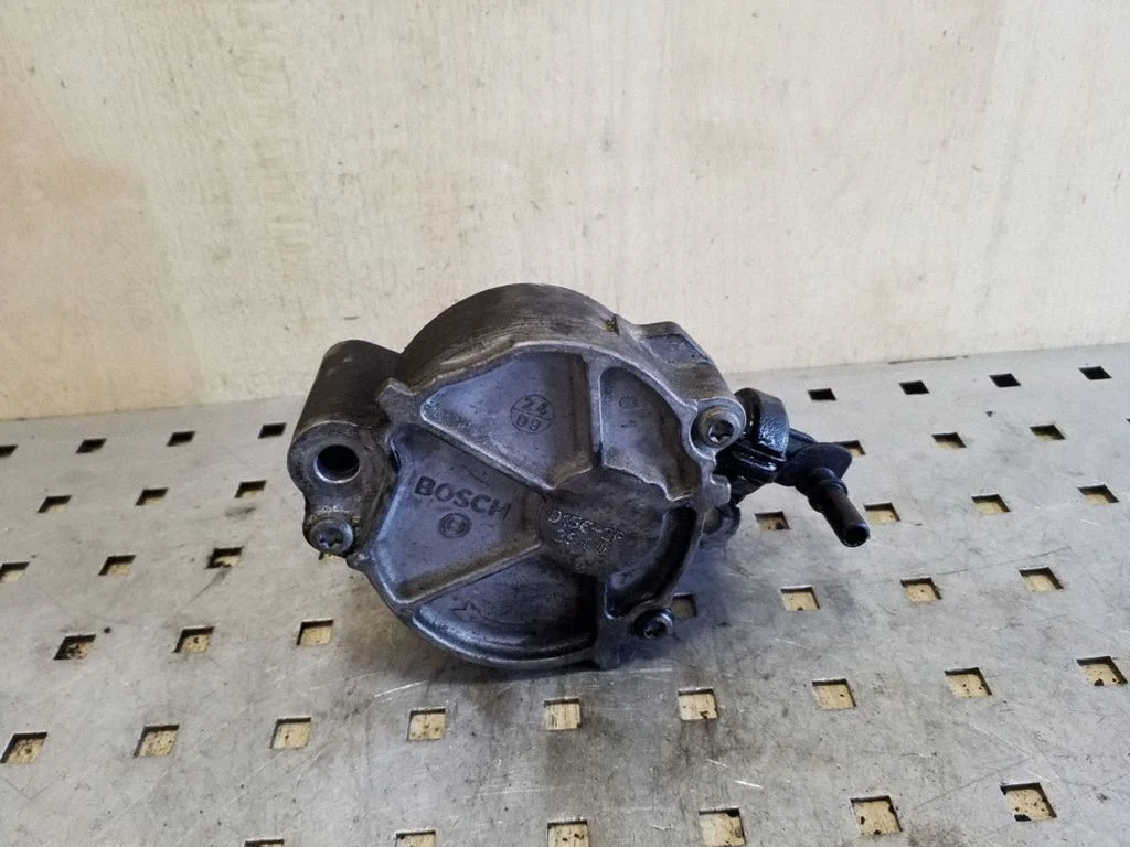 Vacuum pump D1562B
