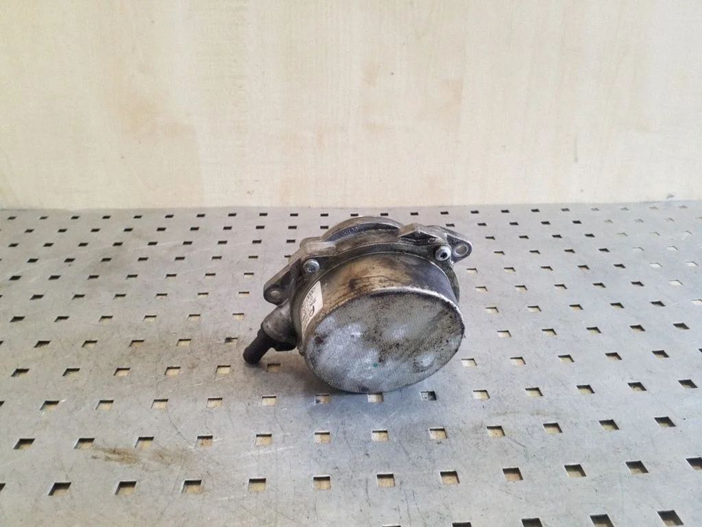 Vacuum pump 057145100AE