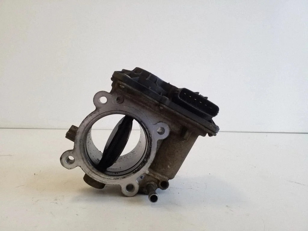 Throttle valve 261000E010