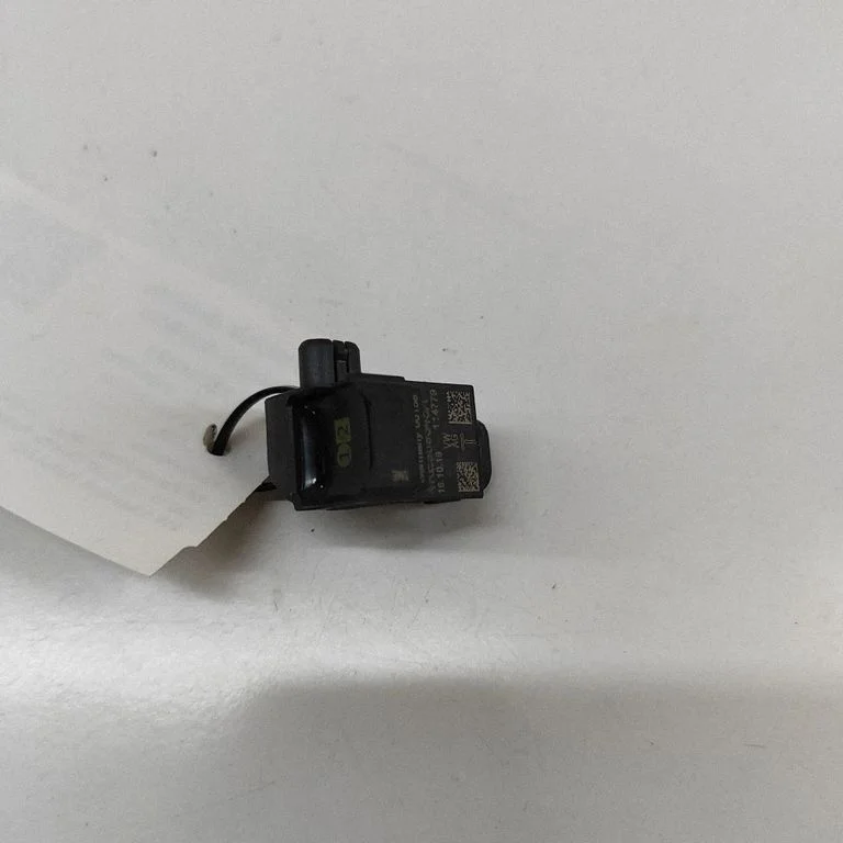 Drošības spilvenu trieciena sensors 4KE959345A