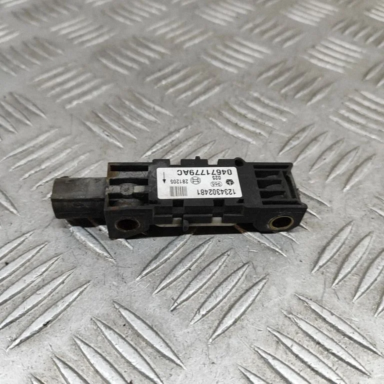 Drošības spilvenu trieciena sensors 04671779AC