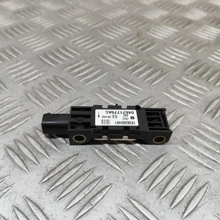 Drošības spilvenu trieciena sensors 04671779AC