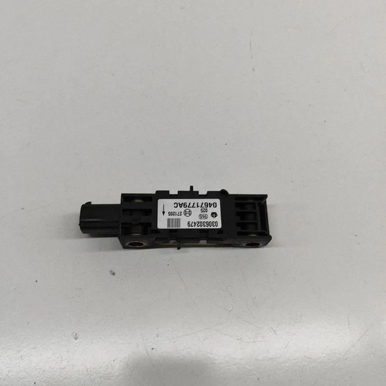 Drošības spilvenu trieciena sensors 04671779AC