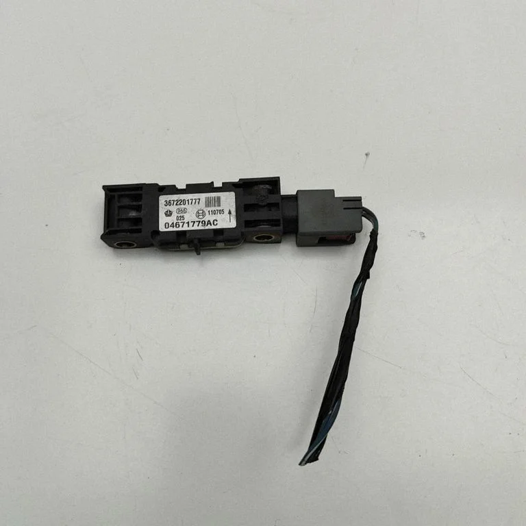 Drošības spilvenu trieciena sensors 04671779AC