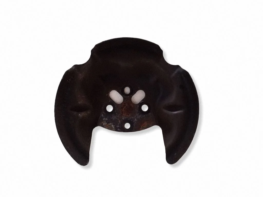 Tagumise piduriketta tolmukaitse – vasak