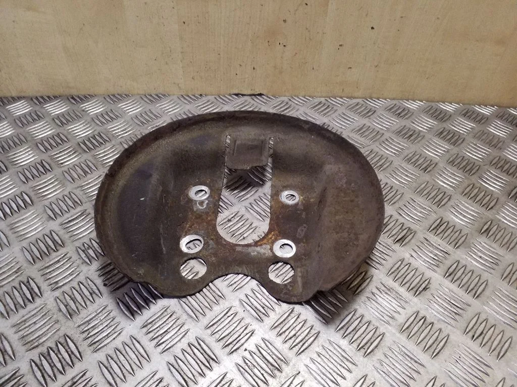 Rear brake disc plate dust cover – left