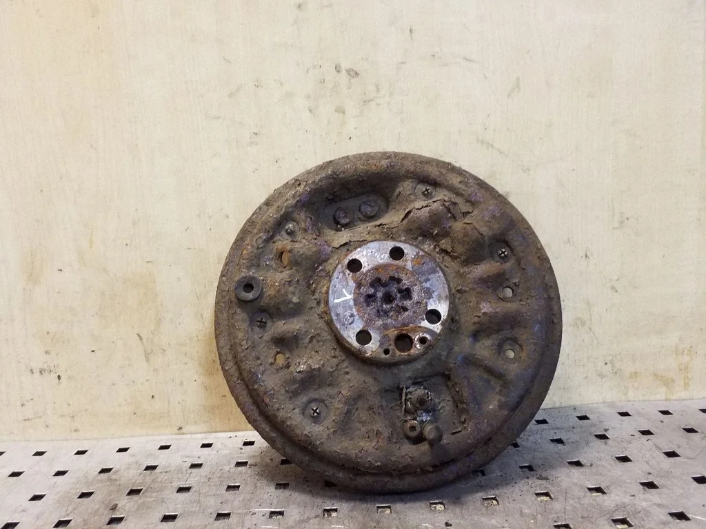 Rear brake disc plate dust cover – left