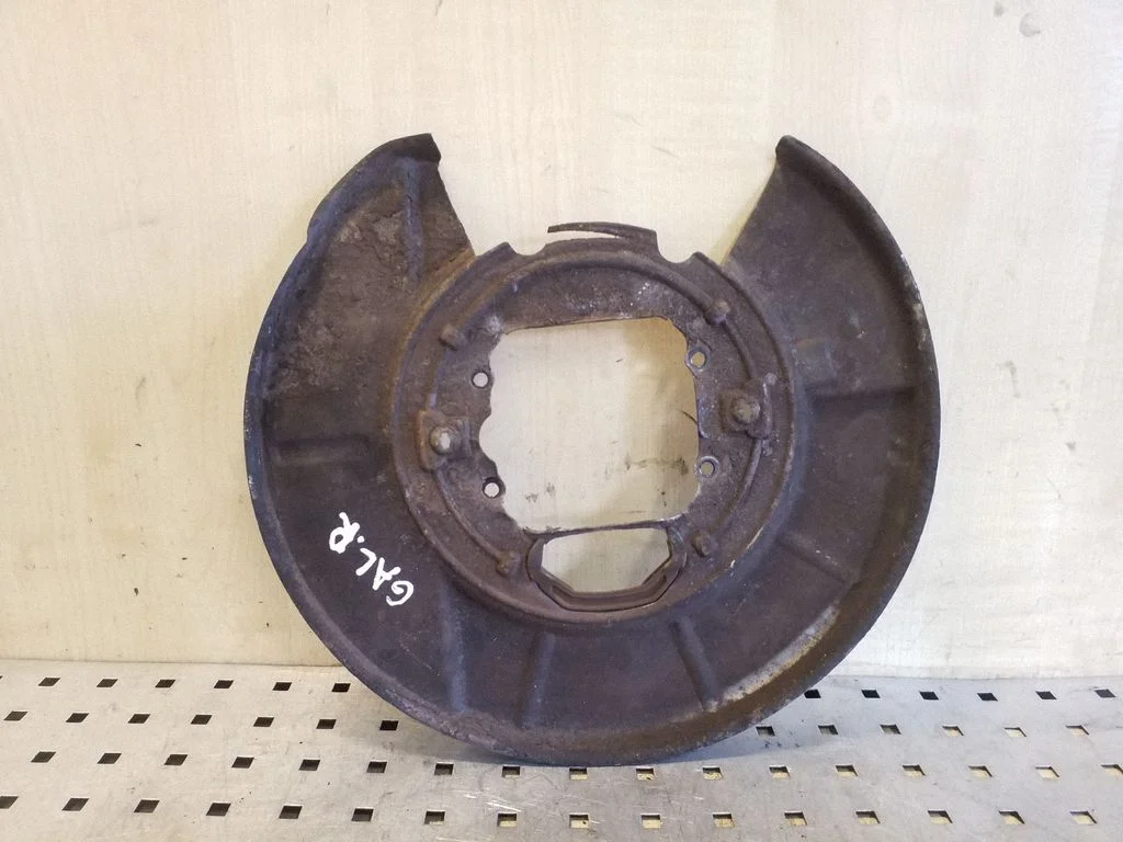 Rear brake disc plate dust cover – right