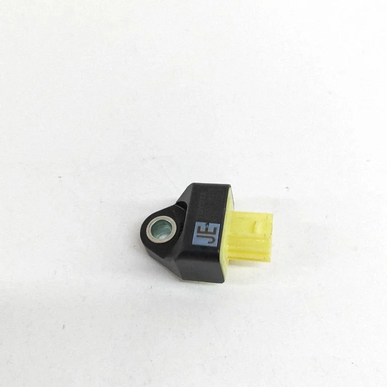 Drošības spilvenu trieciena sensors – Toyota Hilux (AN120, AN130) (2015-2020)