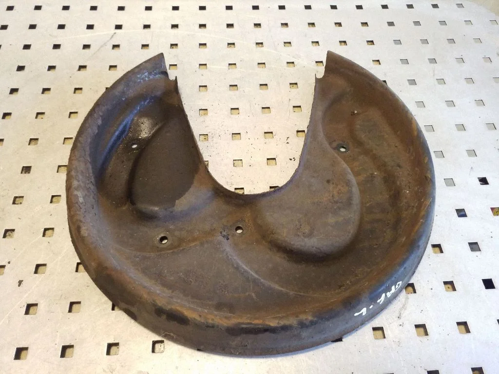 Rear brake disc plate dust cover – left